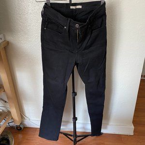 Black Levis 724 High Rise straight Jeans